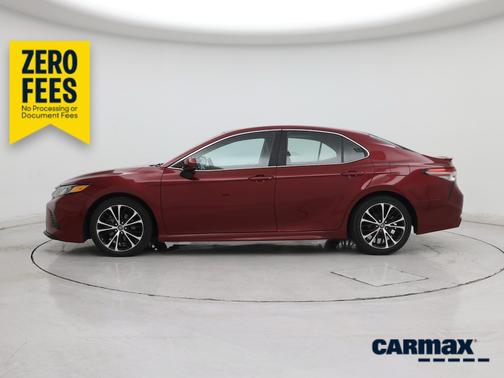 Red 2018 Toyota Camry SE