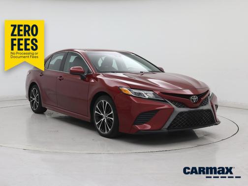 Red 2018 Toyota Camry SE
