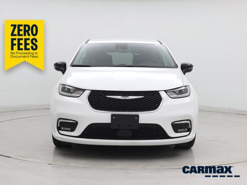 White 2024 Chrysler Pacifica Touring L