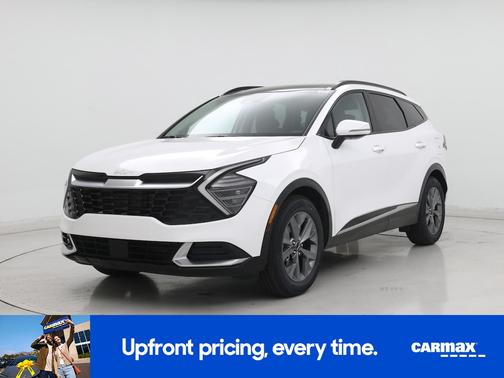 White 2025 Kia Sportage SX
