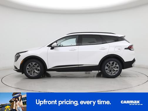 White 2025 Kia Sportage SX