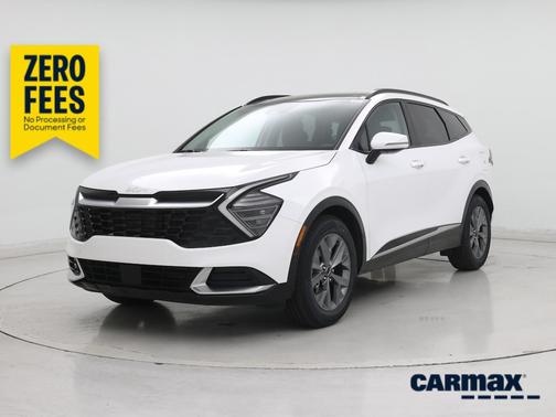 White 2025 Kia Sportage SX