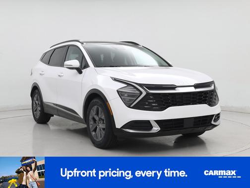 White 2025 Kia Sportage SX