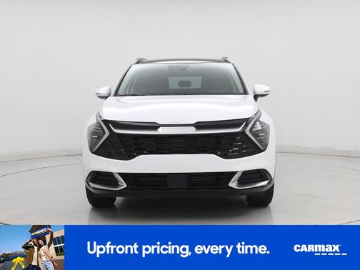 White 2025 Kia Sportage SX