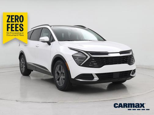 White 2025 Kia Sportage SX