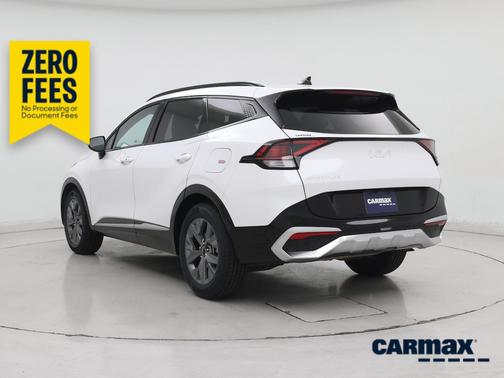 White 2025 Kia Sportage SX