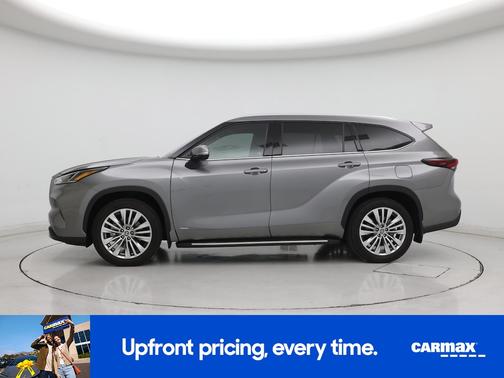 Gray 2025 Toyota Highlander Hybrid Platinum