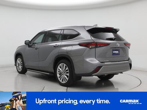 Gray 2025 Toyota Highlander Hybrid Platinum