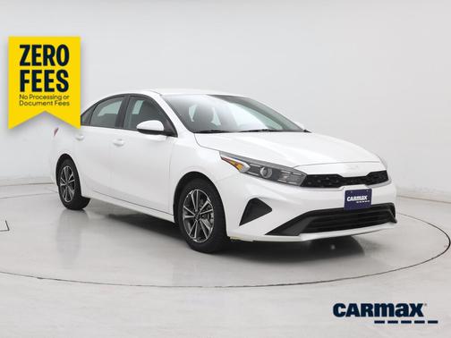 White 2024 Kia Forte LXS