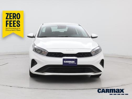 White 2024 Kia Forte LXS