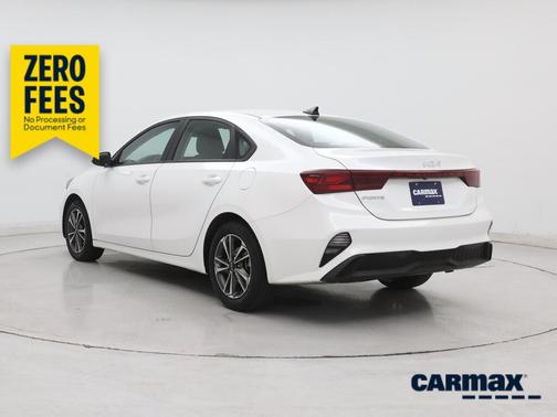 White 2024 Kia Forte LXS