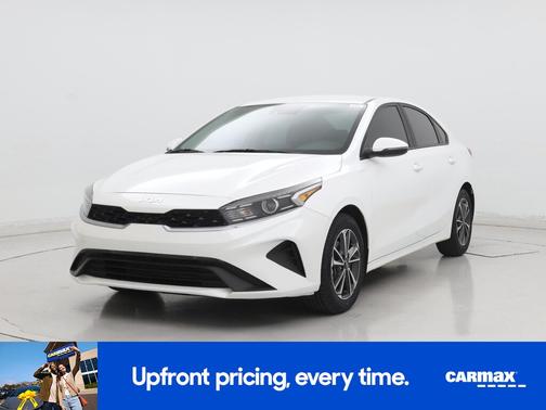 White 2024 Kia Forte LXS