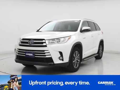 White 2018 Toyota Highlander Hybrid XLE