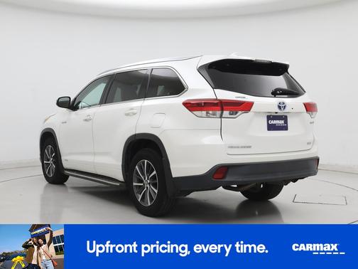 White 2018 Toyota Highlander Hybrid XLE