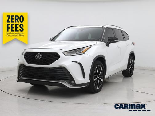 White 2022 Toyota Highlander XSE