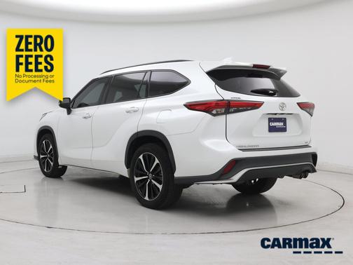 White 2022 Toyota Highlander XSE