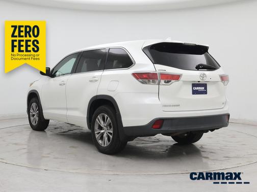 White 2015 Toyota Highlander LE
