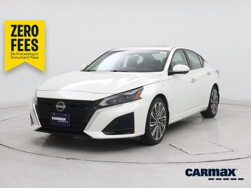 White 2023 Nissan Altima SL