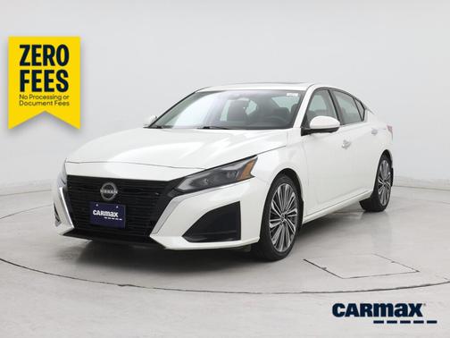 White 2023 Nissan Altima SL
