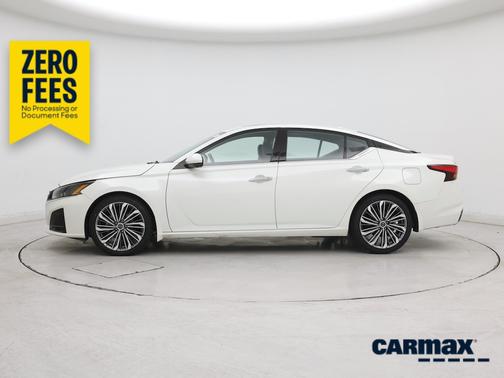 White 2023 Nissan Altima SL