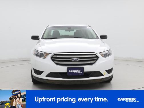 White 2018 Ford Taurus SE
