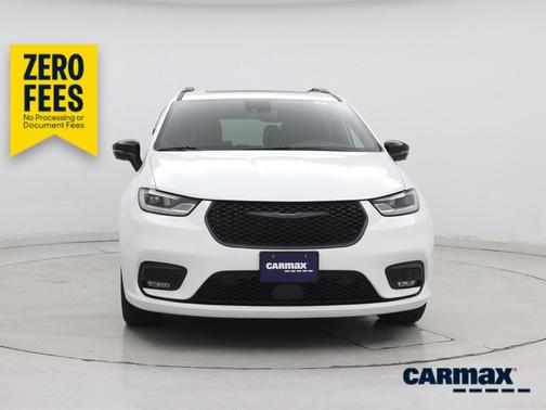 White 2025 Chrysler Pacifica Limited