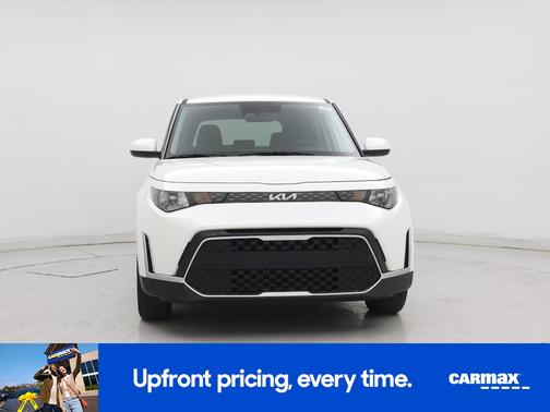 White 2025 Kia Soul LX