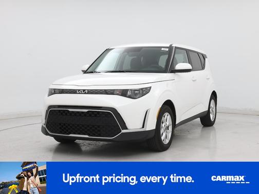 White 2025 Kia Soul LX