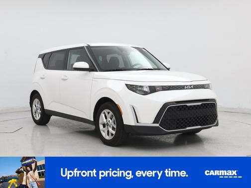 White 2025 Kia Soul LX