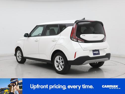 White 2025 Kia Soul LX