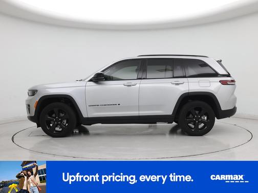 Silver 2023 Jeep Grand Cherokee Altitude