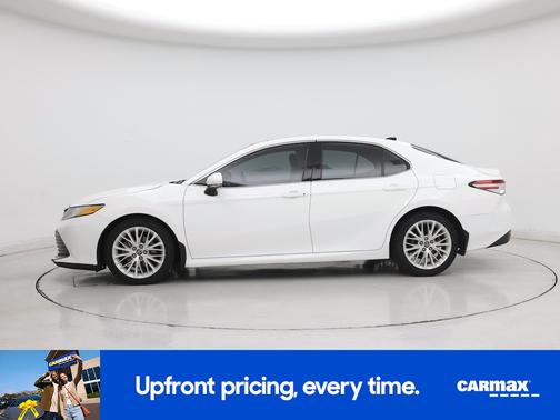 White 2019 Toyota Camry XLE