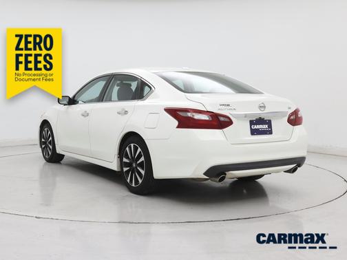 White 2018 Nissan Altima SV