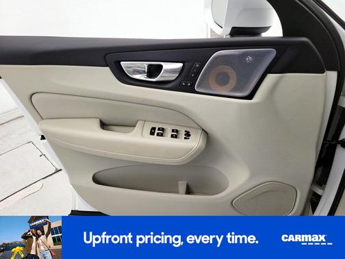 White 2018 Volvo XC60 T5 Momentum