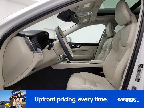 White 2018 Volvo XC60 T5 Momentum