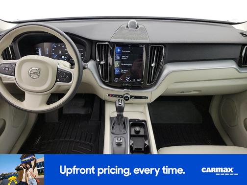 White 2018 Volvo XC60 T5 Momentum
