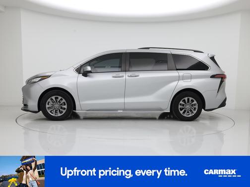 2022 Toyota Sienna XLE