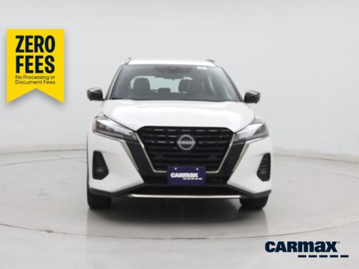 White 2023 Nissan Kicks SR