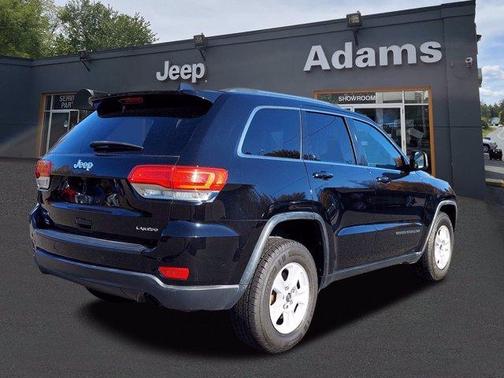 Photo 4 of 10 of 2017 Jeep Grand Cherokee Laredo