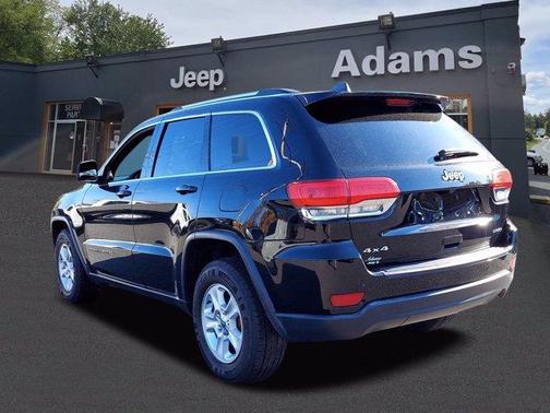 Photo 3 of 10 of 2017 Jeep Grand Cherokee Laredo