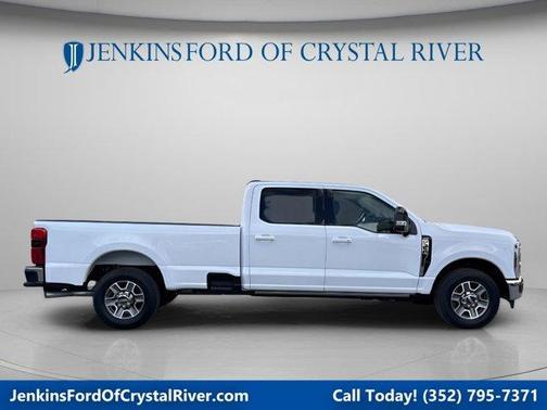 Oxford White 2026 Ford F-350 Lariat Super Duty
