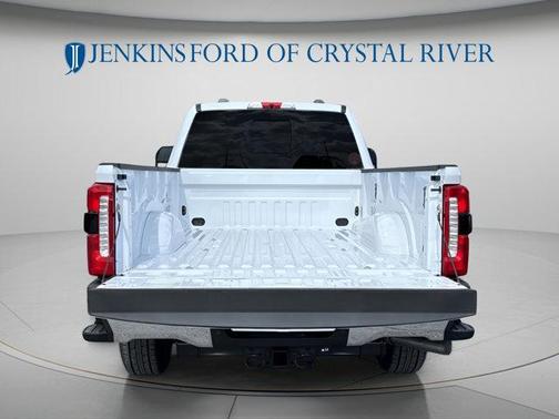 Oxford White 2026 Ford F-350 Lariat Super Duty