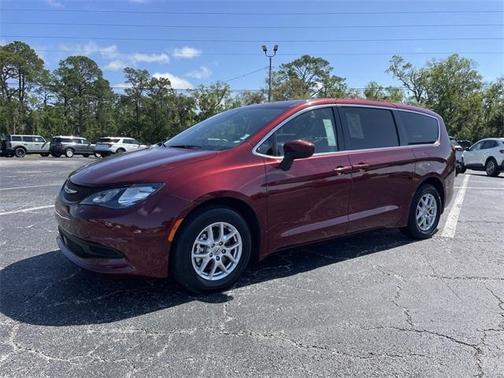 2022 Chrysler Voyager LX