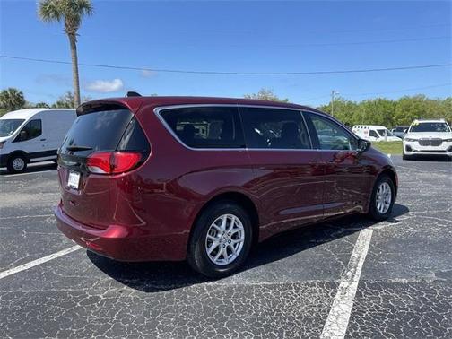 2022 Chrysler Voyager LX