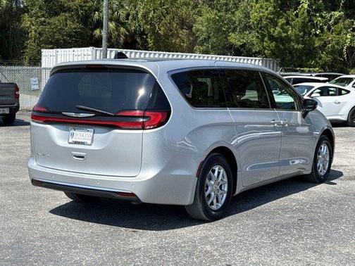 2024 Chrysler Pacifica Touring-L
