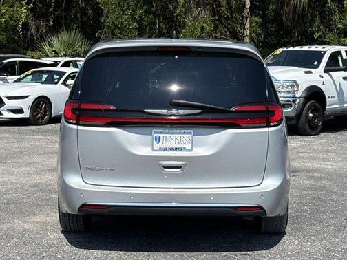2024 Chrysler Pacifica Touring-L