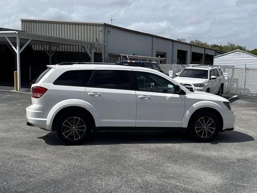 Vice White 2018 Dodge Journey SE