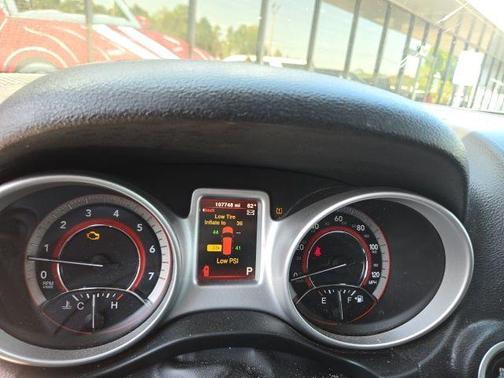 Vice White 2018 Dodge Journey SE