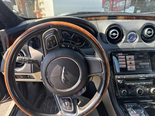 2012 Jaguar XJ Base