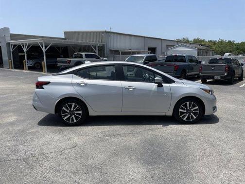 2023 Nissan Versa 1.6 SV